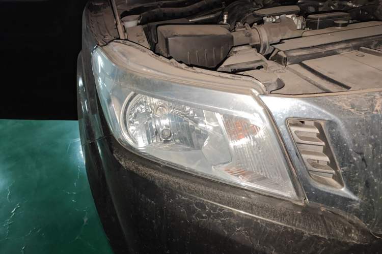 Used Nissan Navara 2017 2.5L Automatic 2WD Luxury Edition QR25 Right Front Headlight