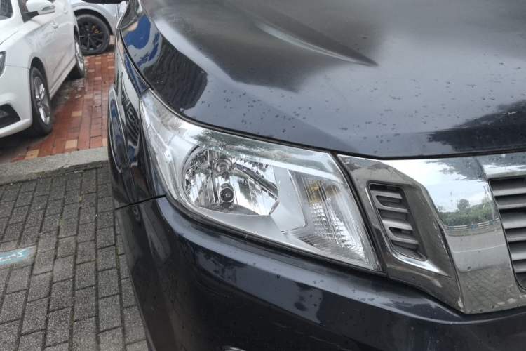 Used Nissan Navara 2017 2.5L Automatic 2WD Luxury Edition QR25 Right Front Headlight