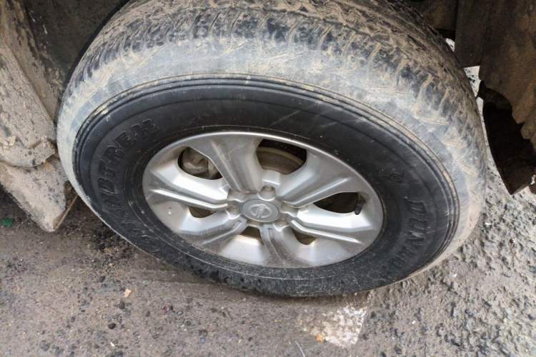 Used Nissan Navara 2017 2.5L Automatic 4x4 Luxury Edition QR25 Right Front Wheel Hub