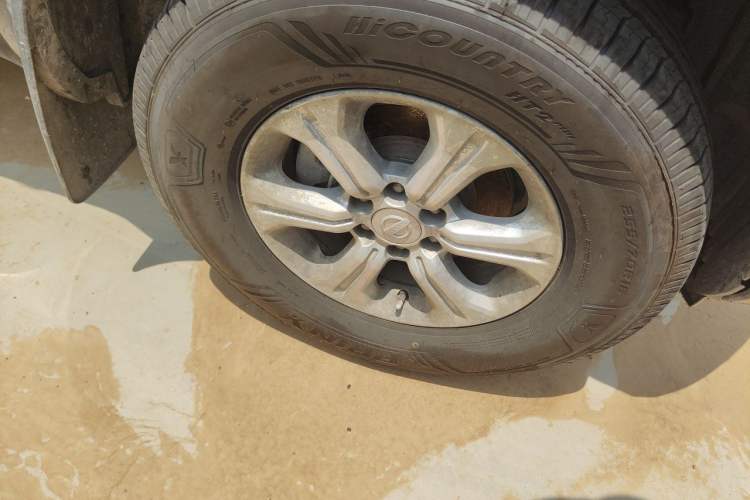 Used Nissan Navara 2017 2.5L Automatic 2WD Luxury Edition QR25 Right Front Wheel Hub