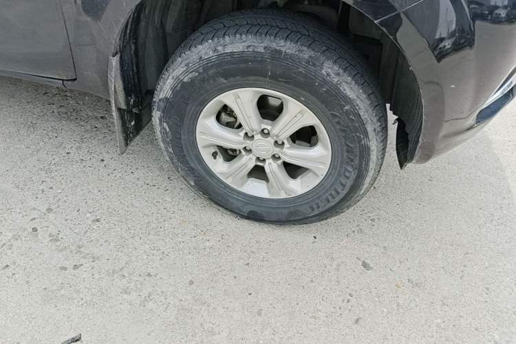 Used Nissan Navara 2017 2.5L Automatic 2WD Luxury Edition QR25 Right Front Wheel Hub