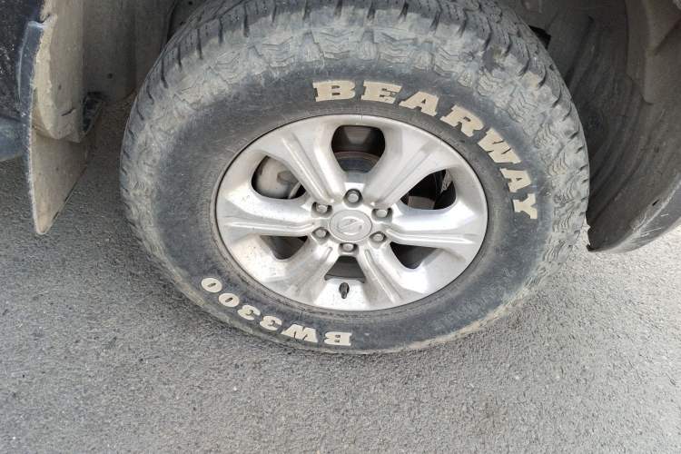 Used Nissan Navara 2017 2.5L Automatic 4x4 Luxury Edition QR25 Right Front Wheel Hub