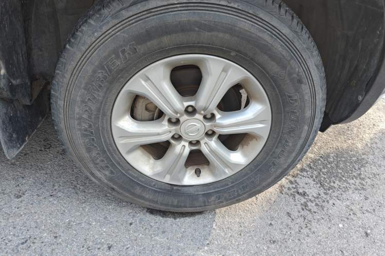 Used Nissan Navara 2017 2.5L Automatic 2WD Luxury Edition QR25 Right Front Wheel Hub