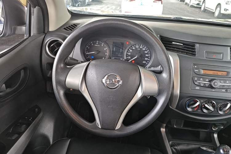 Used Nissan Navara 2017 2.5L Manual Two-Wheel Drive Standard Edition QR25 Steering Wheel