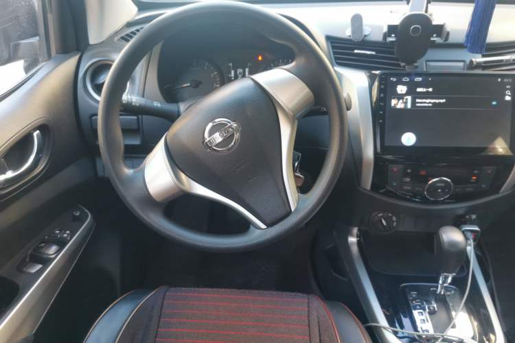 Used Nissan Navara 2017 2.5L Automatic 4x4 Luxury Edition QR25 Steering Wheel