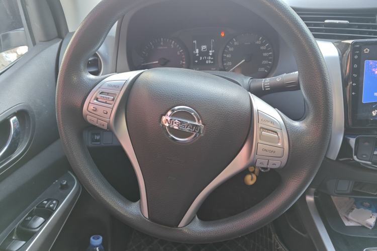 Used Nissan Navara 2017 2.5L Automatic 2WD Luxury Edition QR25 Steering Wheel