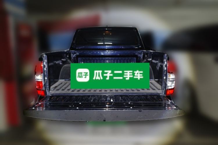 Used Nissan Navara 2017 2.5L Automatic 2WD Luxury Edition QR25 Trunk