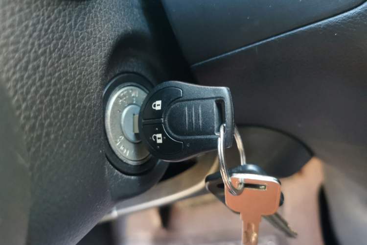 Used Nissan Navara 2017 2.5L Automatic 4x4 Luxury Edition QR25 Vehicle Key