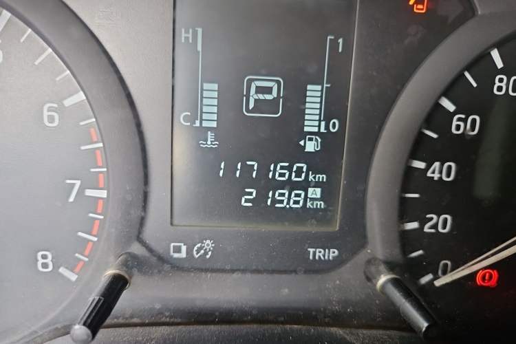 Used Nissan Navara 2017 2.5L Automatic 2WD Luxury Edition QR25 Odometer Close Up