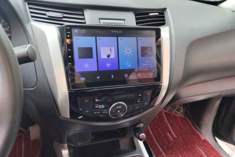 Used Nissan Navara 2017 2.5L Manual Two-Wheel Drive Flagship Version QR25 Audio And AC Panel