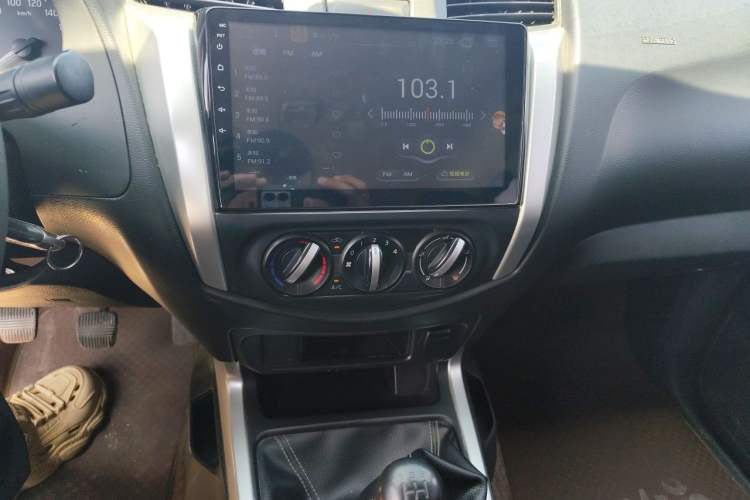 Used Nissan Navara 2017 2.5L Manual Two-Wheel Drive Standard Edition QR25 Audio And AC Panel