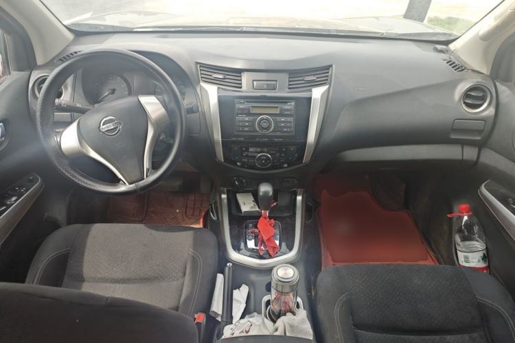 Used Nissan Navara 2017 2.5L Automatic 4x4 Luxury Edition QR25 Center Console