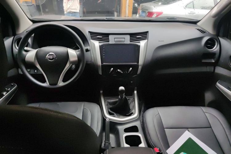 Used Nissan Navara 2017 2.5L Manual Two-Wheel Drive Standard Edition QR25 Center Console