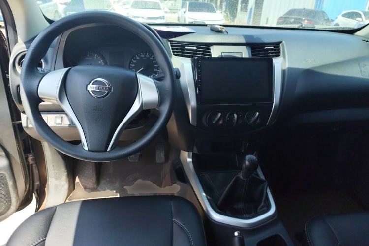 Used Nissan Navara 2017 2.5L Manual Two-Wheel Drive Standard Edition QR25 Center Console
