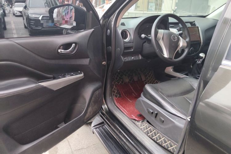 Used Nissan Navara 2017 2.5L Manual Two-Wheel Drive Flagship Version QR25 Driver Seat