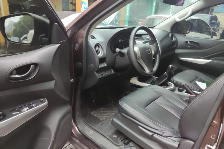 Used Nissan Navara 2017 2.5L Manual Two-Wheel Drive Standard Edition QR25 Driver Seat