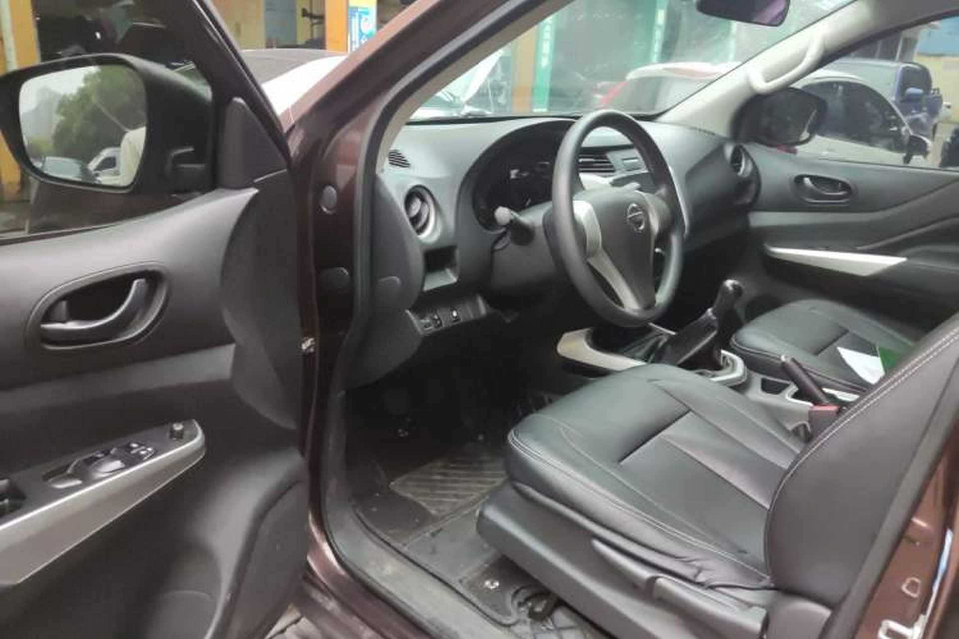 Used Nissan Navara 2017 2.5L Manual Two-Wheel Drive Standard Edition QR25 Driver Seat