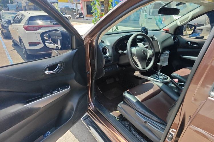 Used Nissan Navara 2017 2.5L Automatic 2WD Luxury Edition QR25 Driver Seat