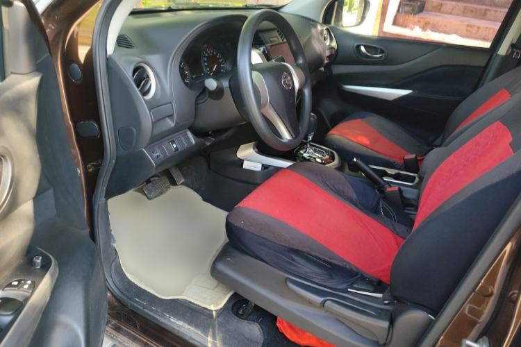 Used Nissan Navara 2017 2.5L Automatic 4x4 Luxury Edition QR25 Driver Seat