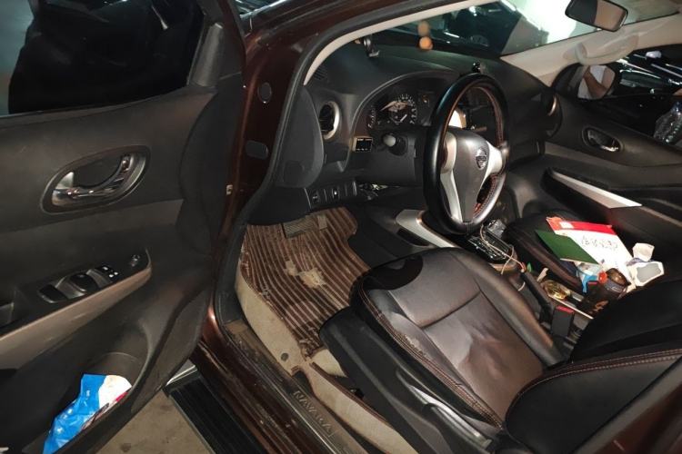 Used Nissan Navara 2017 2.5L Automatic 4x4 Luxury Edition QR25 Driver Seat