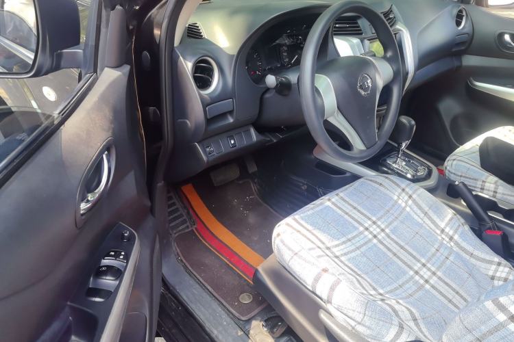 Used Nissan Navara 2017 2.5L Automatic 4x4 Luxury Edition QR25 Driver Seat