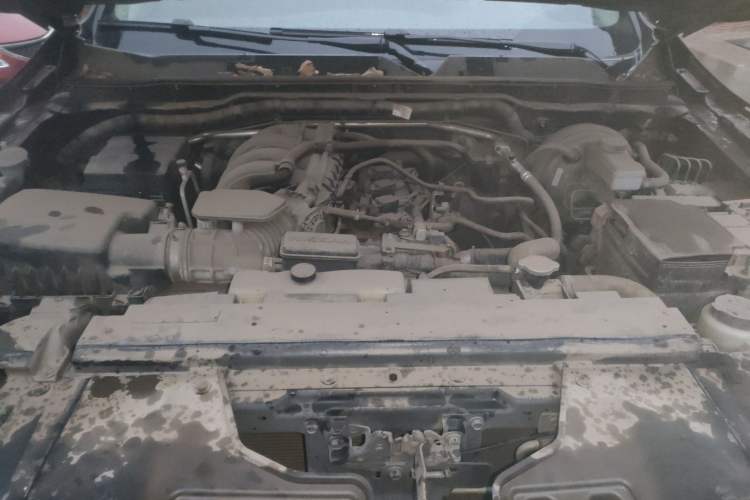 Used Nissan Navara 2017 2.5L Manual 4x4 Standard Edition QR25 Engine Bay
