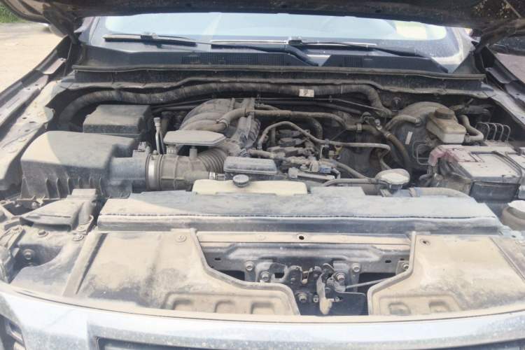 Used Nissan Navara 2017 2.5L Manual 4x4 Standard Edition QR25 Engine Bay
