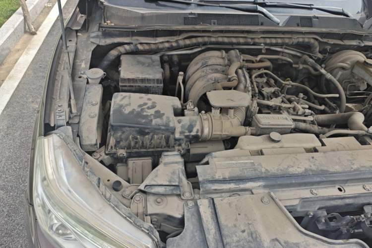 Used Nissan Navara 2017 2.5L Automatic 4x4 Luxury Edition QR25 Engine Bay Right