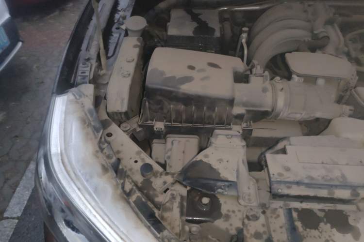 Used Nissan Navara 2017 2.5L Manual 4x4 Standard Edition QR25 Engine Bay Right