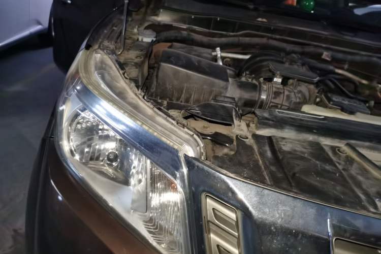 Used Nissan Navara 2017 2.5L Automatic 2WD Luxury Edition QR25 Engine Bay Right