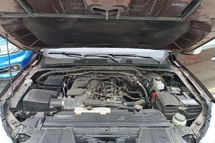 Used Nissan Navara 2017 2.5L Automatic 4x4 Luxury Edition QR25 Engine Bay