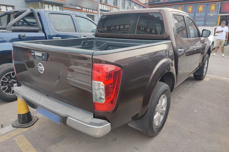 Used Nissan Navara 2017 2.5L Manual Two-Wheel Drive Flagship Version QR25 Exterior 3