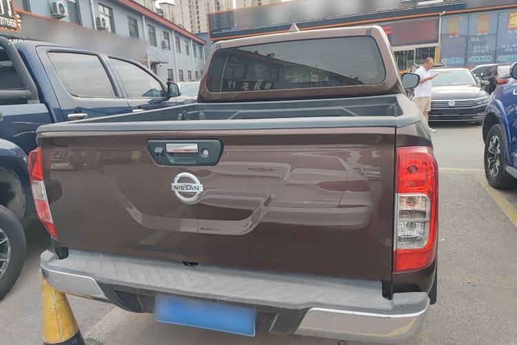 Used Nissan Navara 2017 2.5L Manual Two-Wheel Drive Flagship Version QR25 Exterior 4