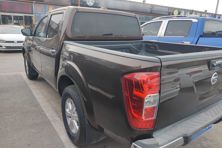 Used Nissan Navara 2017 2.5L Manual Two-Wheel Drive Flagship Version QR25 Exterior 5