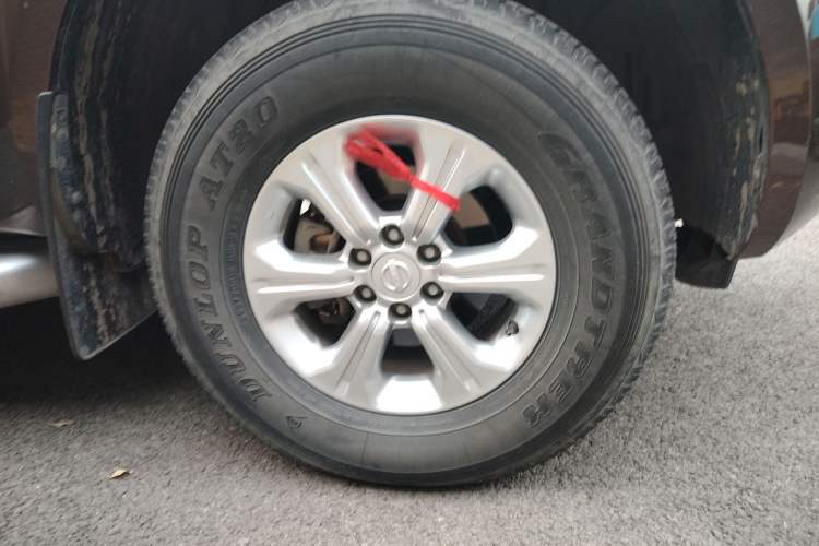 Used Nissan Navara 2017 2.5L Automatic 2WD Luxury Edition QR25 Exterior 7