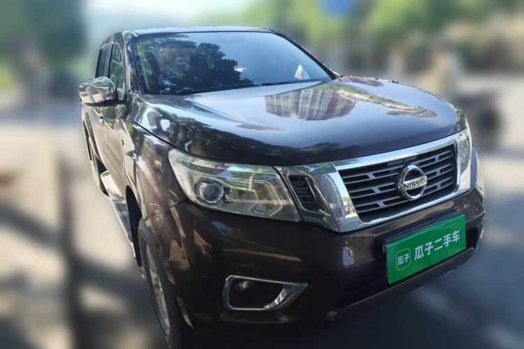 Used Nissan Navara 2017 2.5L Automatic 4x4 Luxury Edition QR25 Front Right 45 Deg