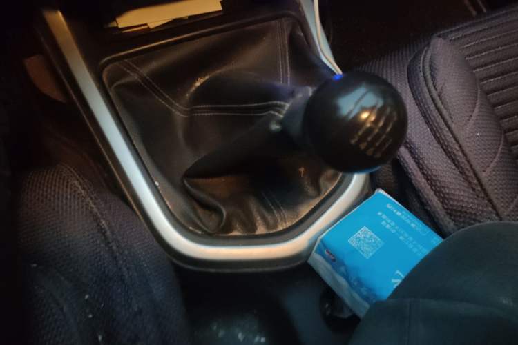 Used Nissan Navara 2017 2.5L Manual 4x4 Standard Edition QR25 Gear Lever