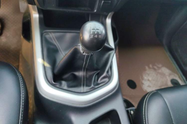 Used Nissan Navara 2017 2.5L Manual Two-Wheel Drive Standard Edition QR25 Gear Lever