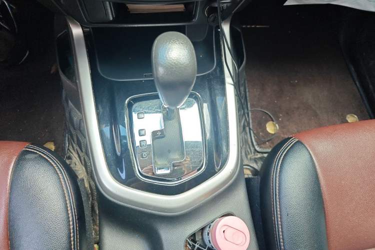 Used Nissan Navara 2017 2.5L Automatic 2WD Luxury Edition QR25 Gear Lever