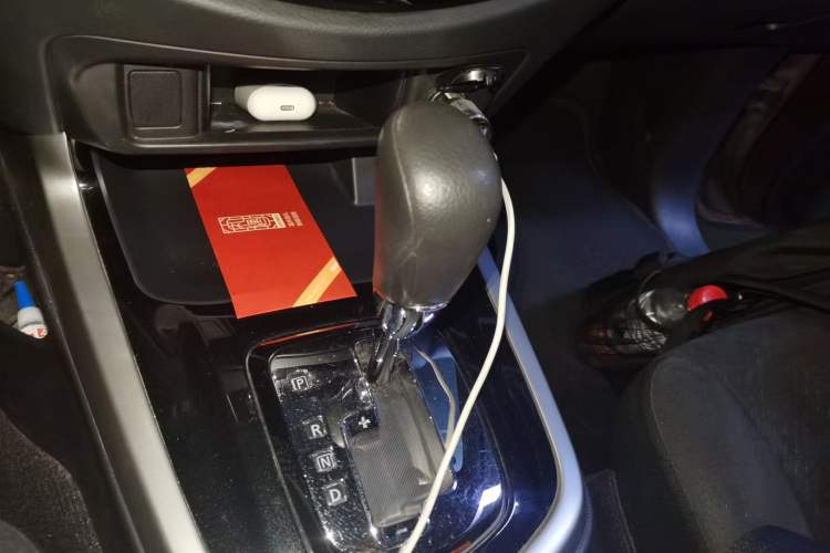 Used Nissan Navara 2017 2.5L Automatic 2WD Luxury Edition QR25 Gear Lever