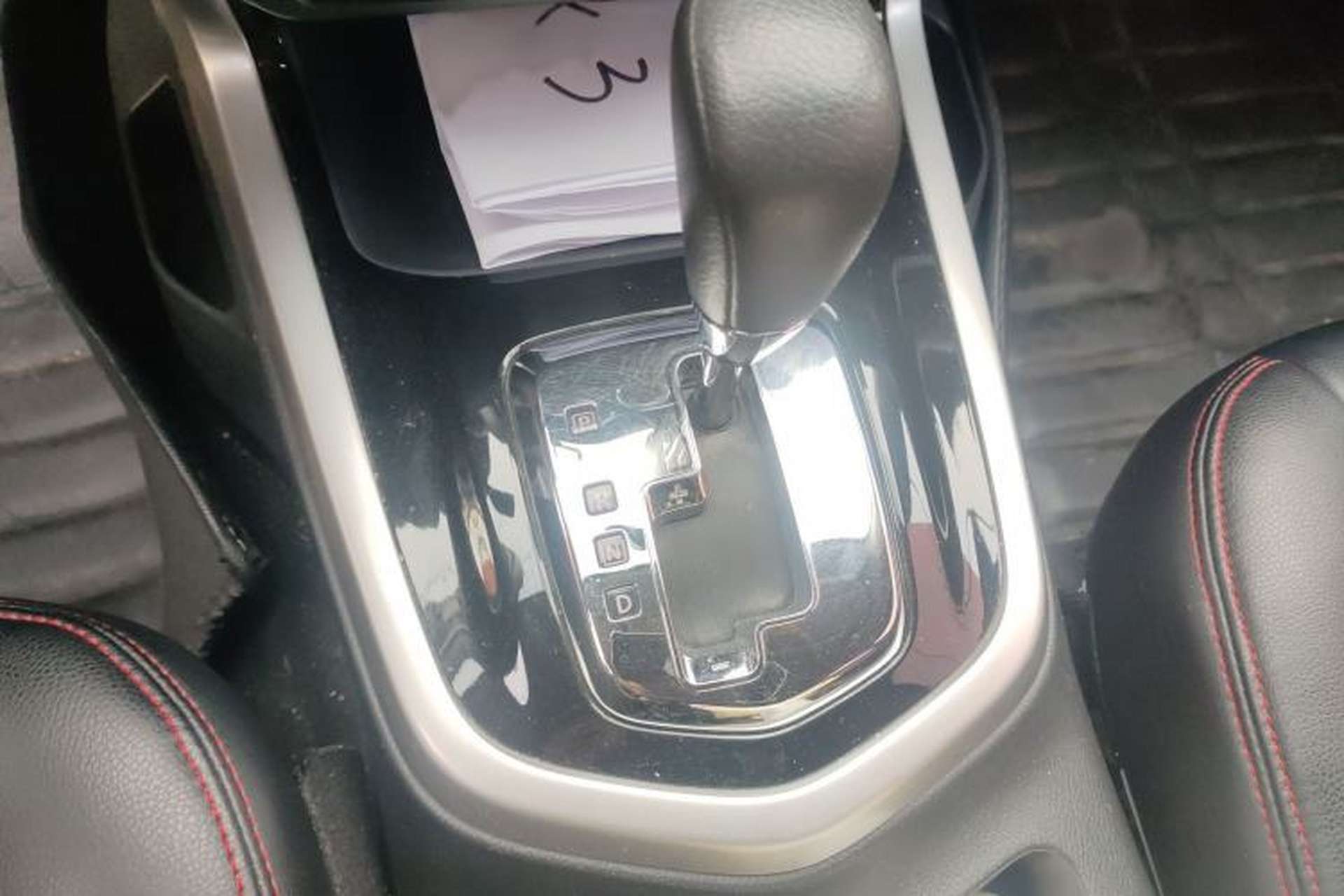 Used Nissan Navara 2017 2.5L Automatic 2WD Luxury Edition QR25 Gear Lever