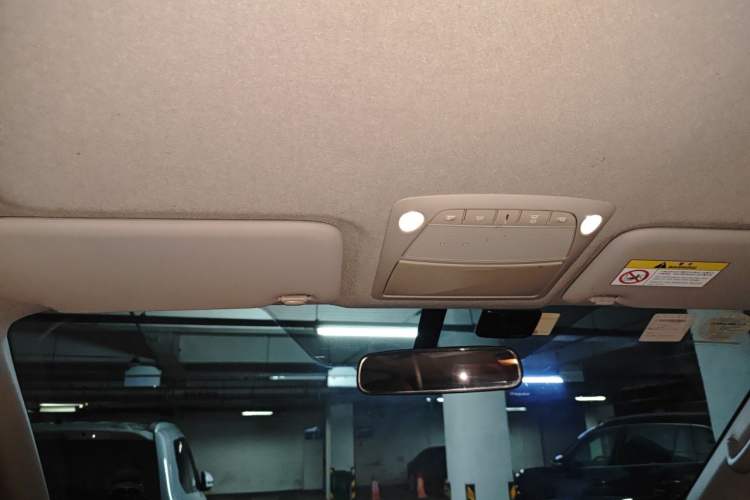 Used Nissan Navara 2017 2.5L Automatic 4x4 Luxury Edition QR25 Headliner