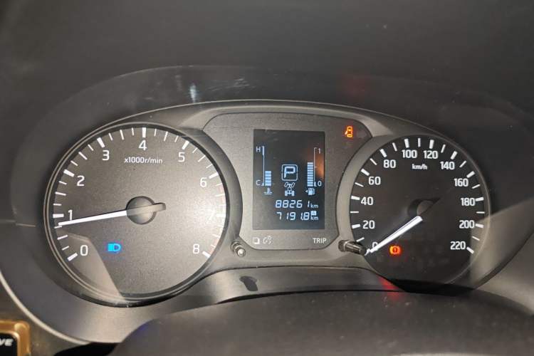 Used Nissan Navara 2017 2.5L Automatic 4x4 Luxury Edition QR25 Instrument Cluster