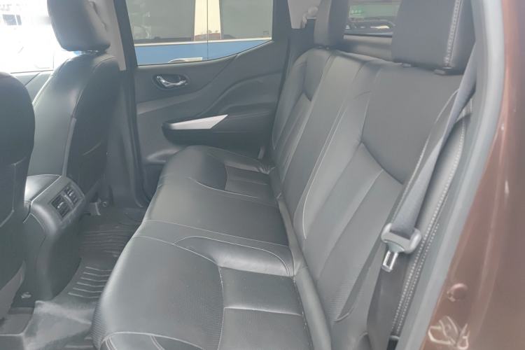 Used Nissan Navara 2017 2.5L Manual Two-Wheel Drive Flagship Version QR25 Interior 1