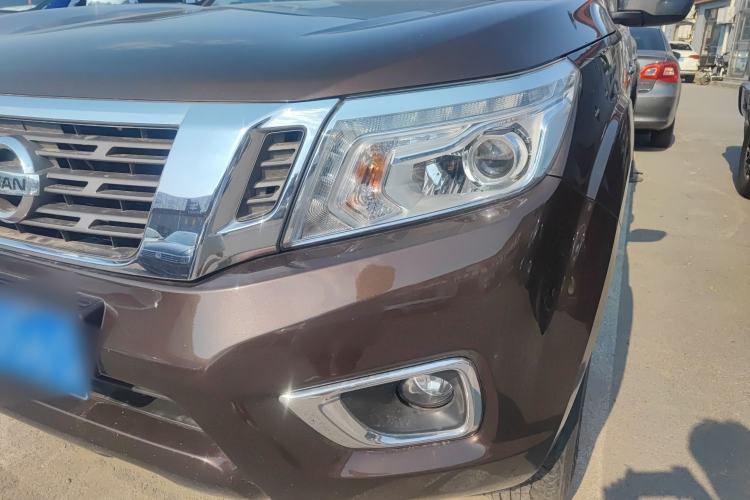 Used Nissan Navara 2017 2.5L Manual Two-Wheel Drive Flagship Version QR25 Left Front Headlight