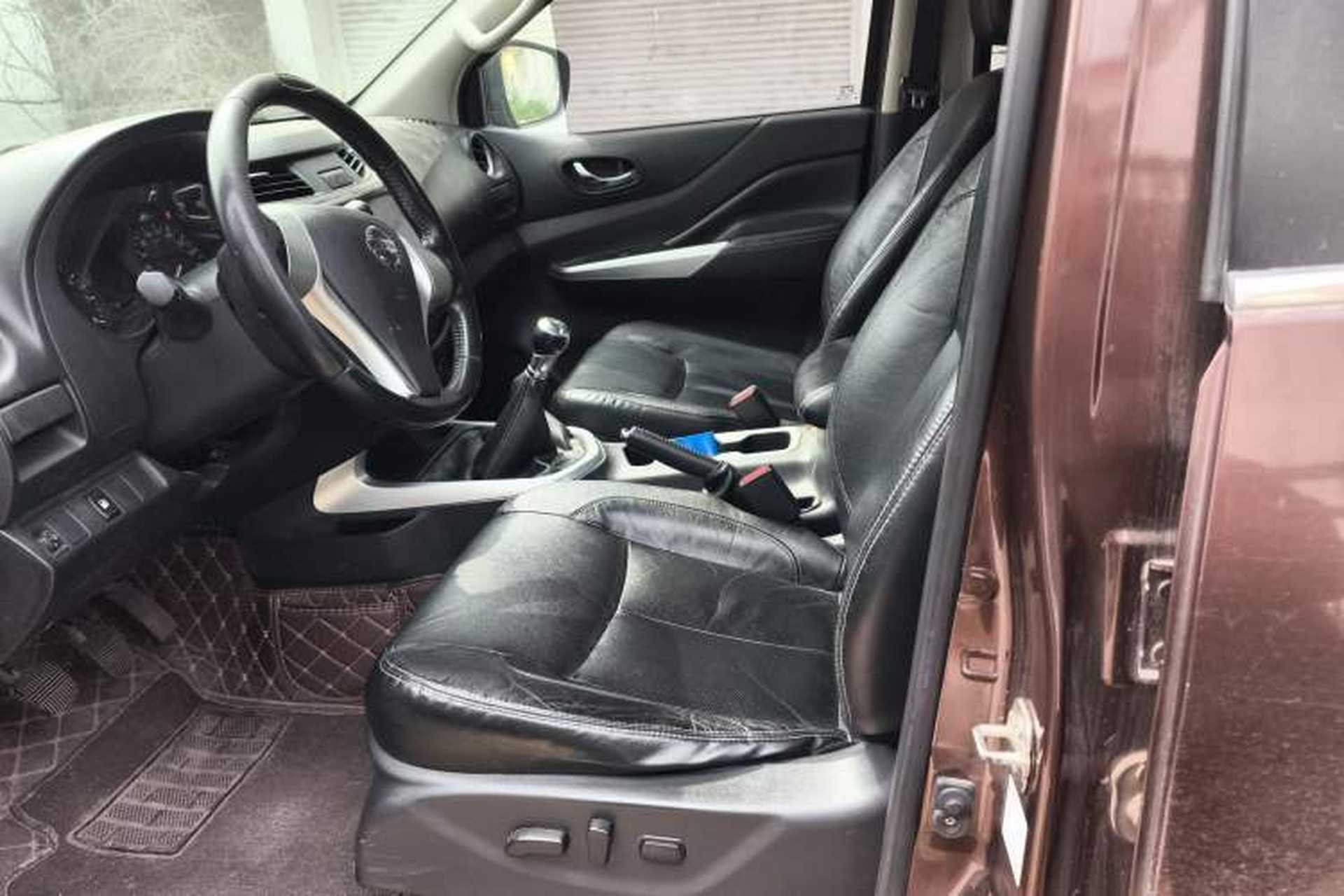 Used Nissan Navara 2017 2.5L Manual 4x4 Flagship Edition QR25 Left Front Seat