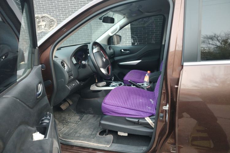 Used Nissan Navara 2017 2.5L Automatic 2WD Luxury Edition QR25 Left Front Seat