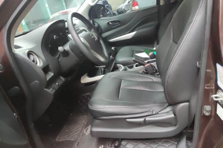 Used Nissan Navara 2017 2.5L Manual Two-Wheel Drive Standard Edition QR25 Left Front Seat