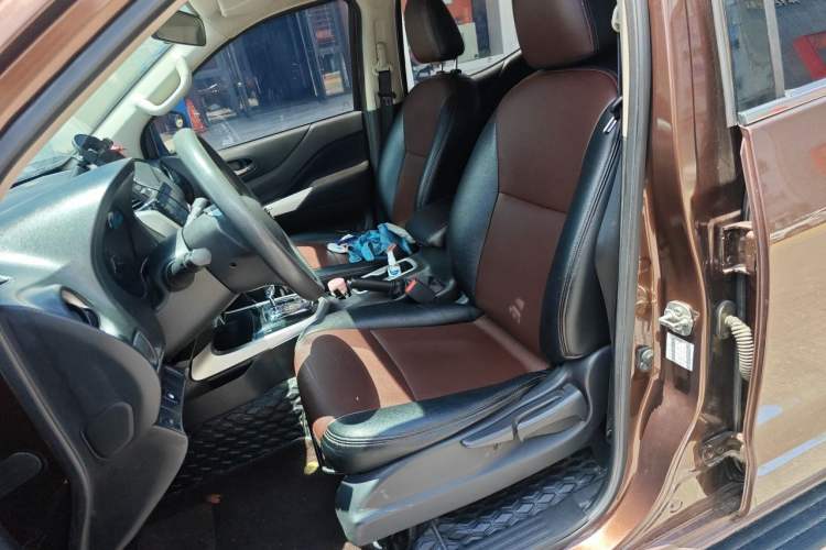 Used Nissan Navara 2017 2.5L Automatic 2WD Luxury Edition QR25 Left Front Seat