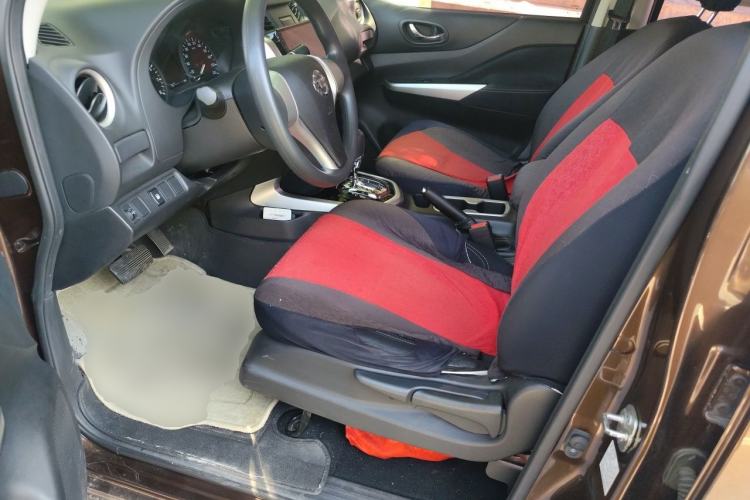 Used Nissan Navara 2017 2.5L Automatic 4x4 Luxury Edition QR25 Left Front Seat